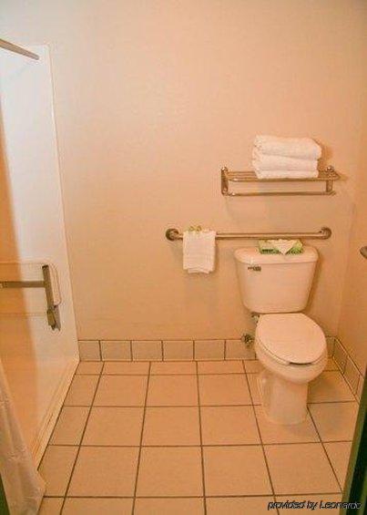 Baymont By Wyndham Elko Hotel Room photo